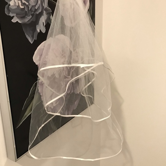 COPY - Elbow length satin trimmed bridal veil - Picture 2 of 5